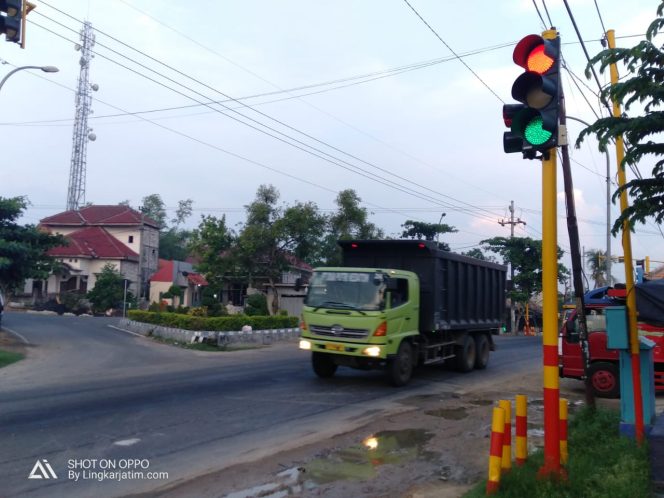 
Traffic Light Perempatan Torjun Sampang Dikeluhkan Masyarakat