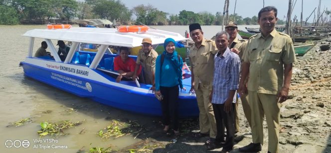 
Mangrove Randuboto Berpotensi Jadi Icon Wisata Gresik, KKP Beri Bantuan Kapal dan Pelampung