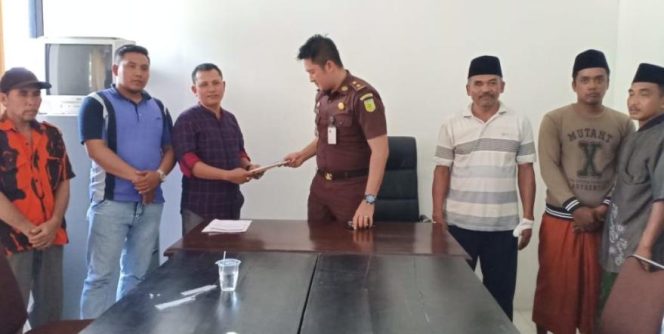 
Jaksa Diminta Usut Tuntas Dugaan Penggelapan Rastra Desa Dasuk Laok