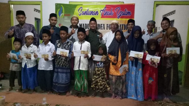 
Menjelang Akhir Tahun, MIF Bangkalan Santuni 30 Anak Yatim