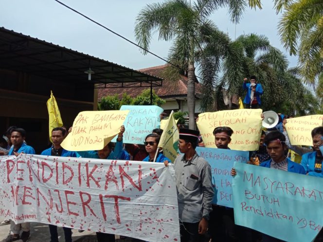 
Demo Disdik Bangkalan, PMII Minta Kepala Disdik Mundur