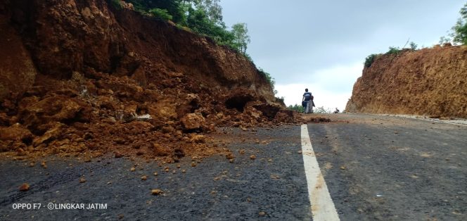 
Tebing Longsor, Jalan Lingkar Utara Sumenep Ditutup