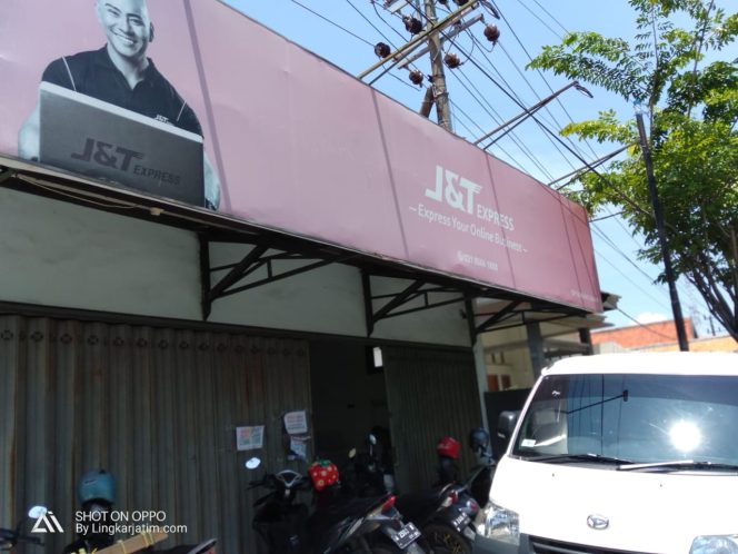 
Layanan J&T Sampang Dikeluhkan Pelanggan