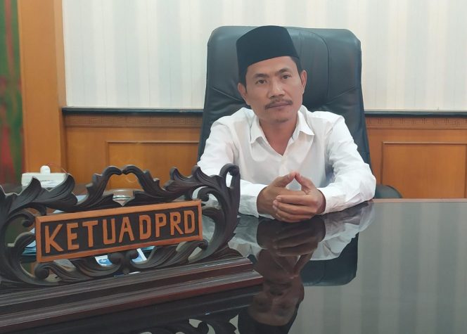 
Pimpinan DPRD Sampang Seriusi Berbagai Keluhan Terkait Anggaran Dana Kelurahan 2019