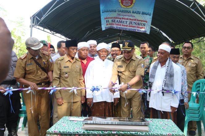 
Bupati Sampang Resmikan Jembatan “Qidam” Sokobanah