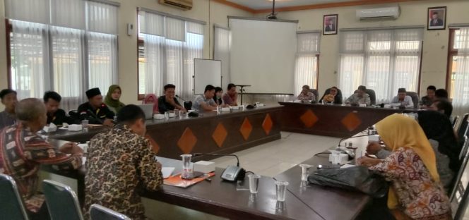 
Disoal FKMG, Kepala Sekolah dan Korwil Geger Dipanggil DPRD Bangkalan