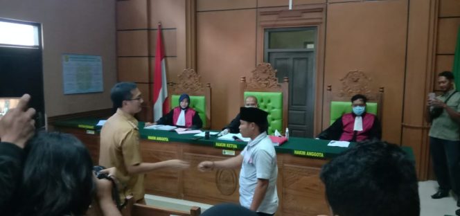 
Wadir RSUD Syamrabu Bangkalan Curhat di Pengadilan, Hosen Minta Maaf