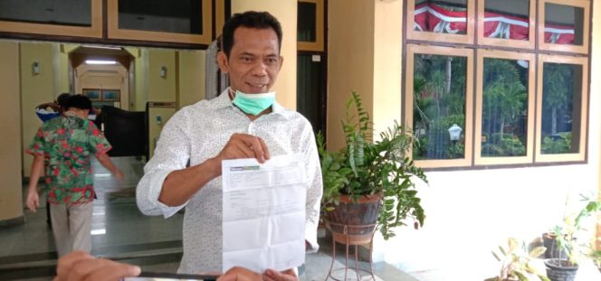 
Tunjukkan Hasil Swab Negatif, Anggota DPRD Bangkalan Kritik Kinerja Gugus Tugas