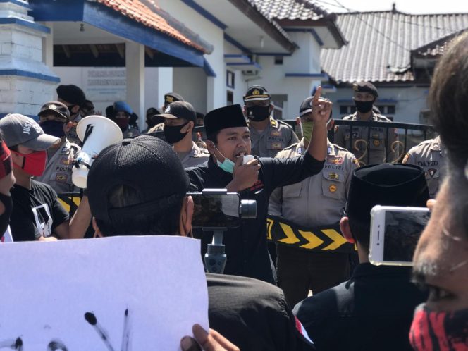 
Ketua AKD Sampang Cawe-Cawe Dalam Aksi Protes Realisasi BLT Dana Desa