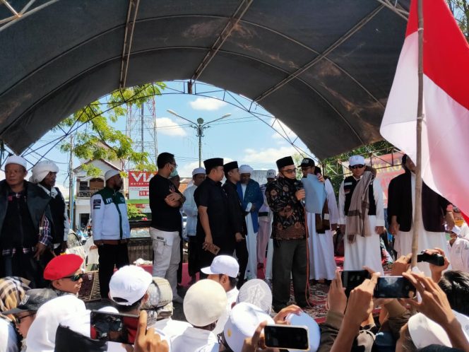 
Ratusan Umat Islam Gelar Demo Tolak RUU HIP ke DPRD Pamekasan