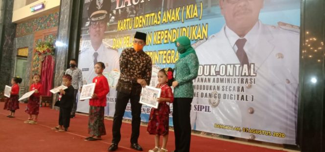 
Pengganti KTP Bagi Anak Usia Dibawah 17 Tahun, Bupati Bangkalan Launching KIA