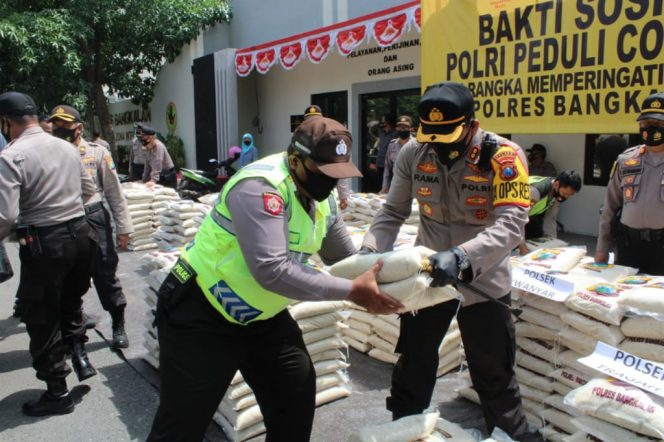 
Sambut HUT RI ke 75, Polres Bangkalan Bagi-bagi Beras 10 Ton