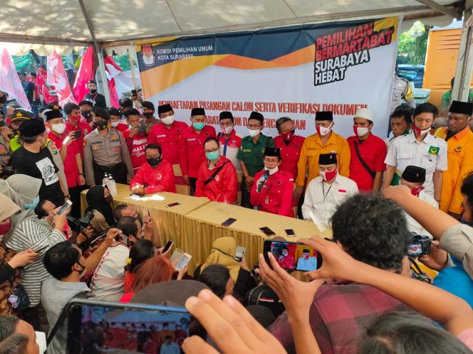 
Jagoan PDIP Eri Cahyadi-Armuji Pendaftar Pertama ke KPU Untuk Pilwali Surabaya