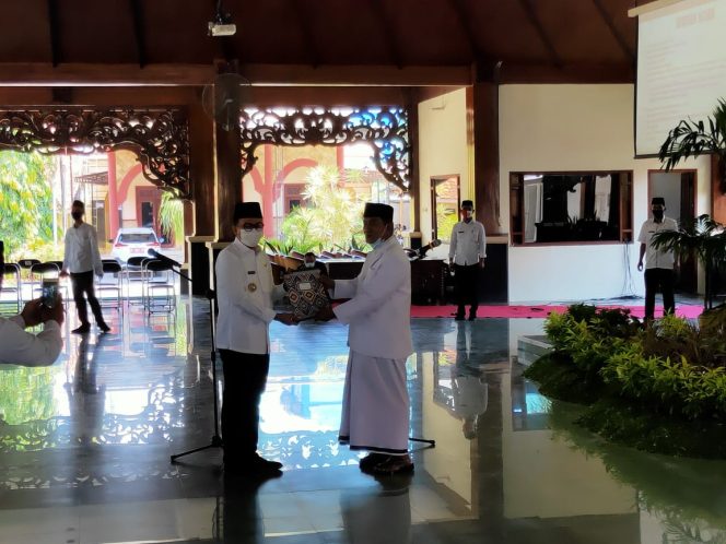 
Bupati Pamekasan Kukuhkan Imam Besar Masjid Agung Asy Syuhada