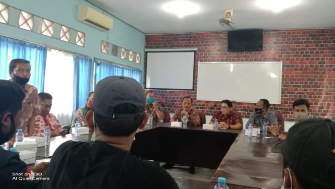 
Road Show Demokrasi “Sambangi” Dinas Pertanian dan Dishub Bangkalan