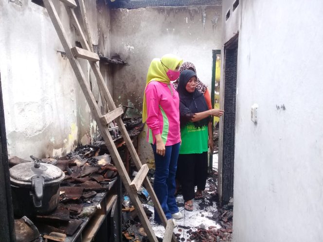
Istri BHS Sambangi Rumah Pasutri Yang Terbakar