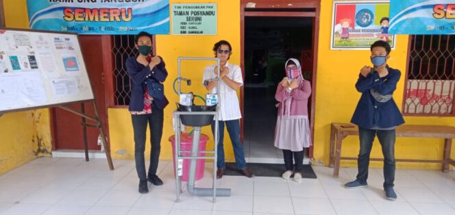 
Memutus Mata Rantai COVID-19, Abdimas UTM Serahkan Alat Cuci Tangan Otomatis di Kampung Tangguh Semeru