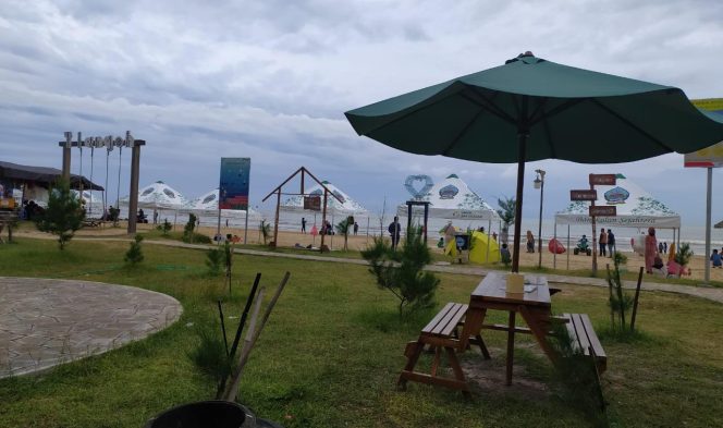
Berkonsep Destinasi Wisata Keluarga, Pantai Tlangoh Dongkrak Ekonomi Warga