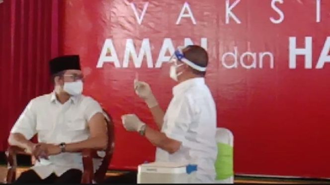 
Yakinkan Publik, Forkopimda Bangkalan Jalani Vaksinasi