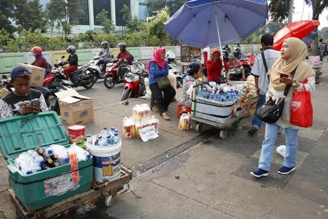 
Keadaan PKL Exit Tol Banyu Urip Surabaya Setelah Penggusuran