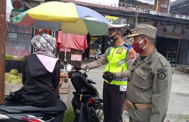 
Tak Bayar Denda, KTP Pelanggar Prokes di Surabaya Akan Diblokir