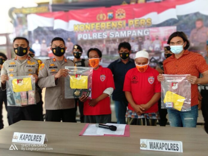 Polres Sampang Sita Barang Bukti  Tanda  pengenal LSM KPK 