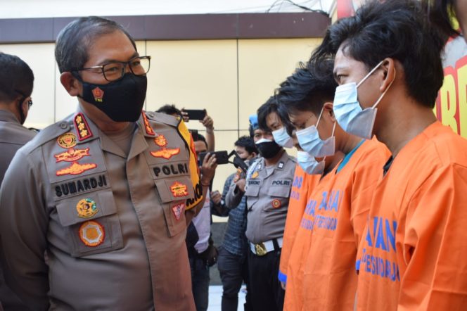 
Polisi Ringkus Enam Preman Bungurasih Pengeroyok Anggota TNI AL