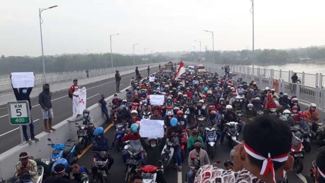 
Breaking News: Aksi Koalisi Masyarakat Madura Bersatu Menuju Surabaya