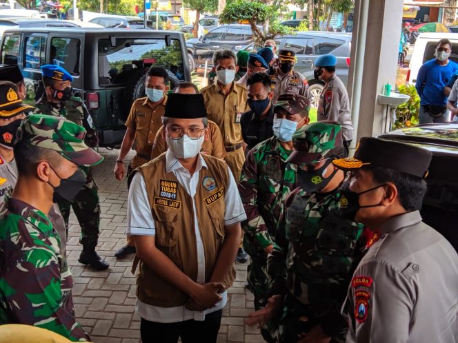 
Kapolda Jatim dan Pangdam V Brawijaya Pantau Kasus Covid di Bangkalan