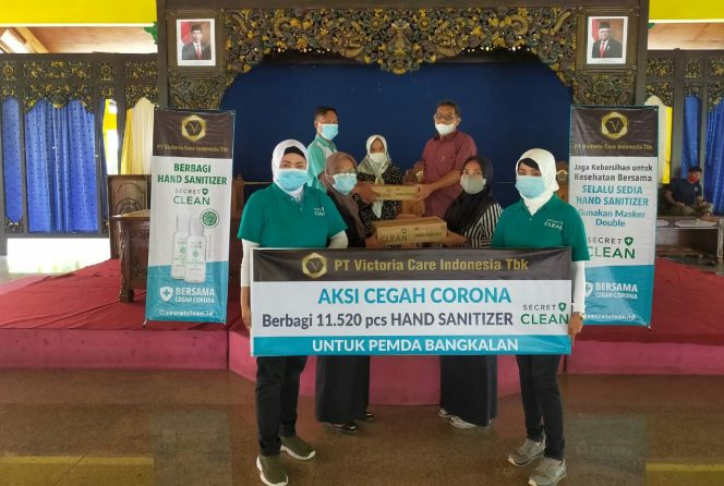 
Bantu Penanganan Covid-19 di Bangkalan, Victoria Care Indonesia Gelontorkan 11 Ribu Hand Sanitizer