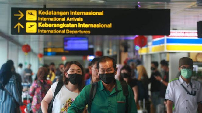 
Ribuan WNA Kompak Tinggalkan Indonesia