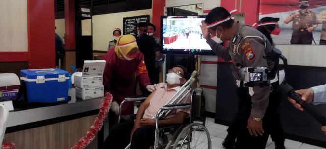 
Polres Bangkalan Vaksinasi Penyandang Disabilitas