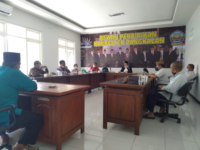 
Masalah Jual Beli Seragam SMA 2 Bangkalan Mendapat Respon Anggota Komisi E DPRD Jatim