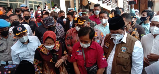 
Tinjau Vaksinasi Di Bangkalan, Risma Janjikan Bantuan