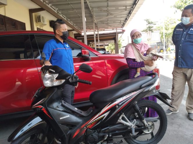 
Polisi Gantikan Motor Penjual Tahu Tek di Sampang Yang Hilang