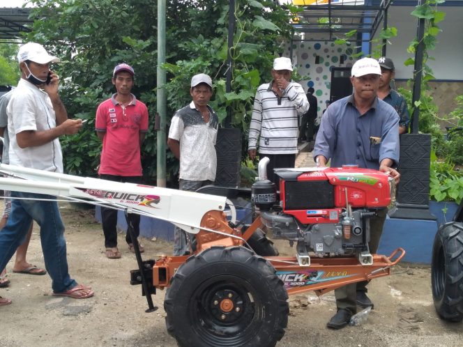 
56 Kelompok Tani Mendapatkan Bantuan Hand Traktor dari Pemkab Sampang