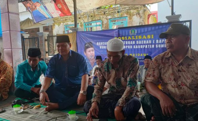 
Di Legung Timur, Masdawi Sosialisasikan Raperda Perlindungan Nelayan