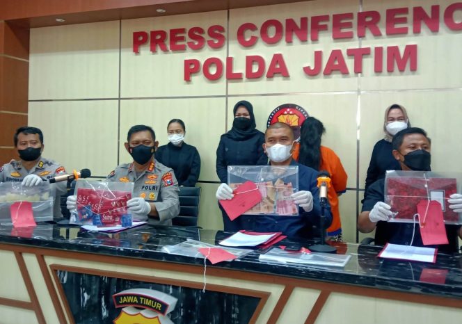 
Polda Ungkap Perdagangan Puluhan Perempuan Untuk Layani Hidung Belang di Lumajang