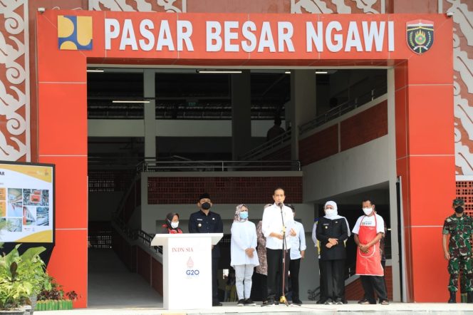 
Resmikan Pasar Besar Ngawi, Jokowi dan Khofifah Optimis Pemulihan Ekonomi Pasca Pandemi
