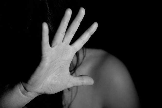 
Di Sidoarjo, Anak 18 Tahun  Tega Perkosa Wanita 50 Tahun