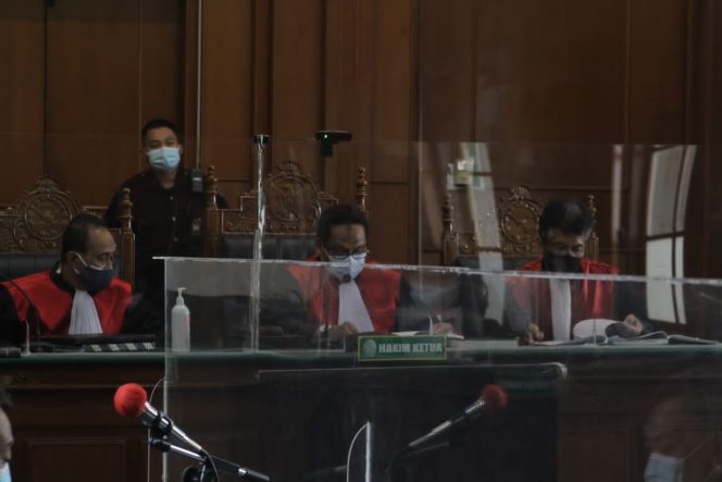 
Aniaya Wartawan di Surabaya, Dua Oknum Polisi Hanya Divonis 10 Bulan Penjara