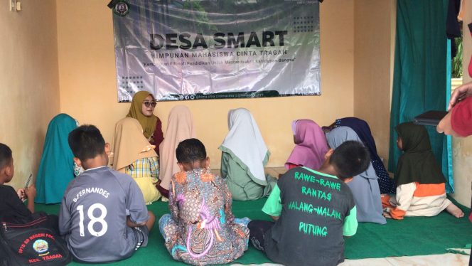 
Mencerdaskan Anak Tragah, Himacitra Angkatan 2021 Gelar Program Desa Smart
