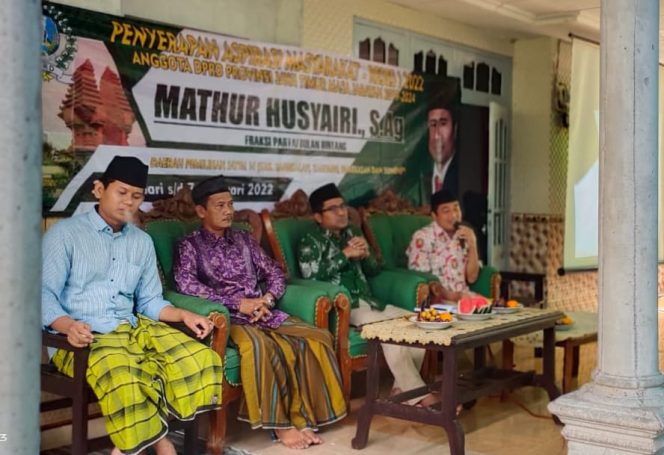 
Reses di Batang-Batang, Mathur Husyairi Respon Aspirasi dari Sejumlah Pemuda