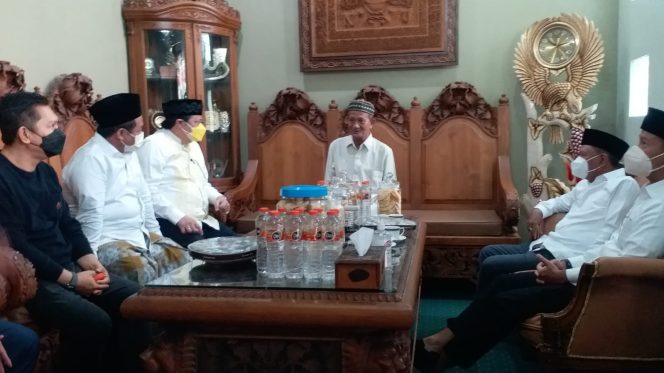 
Safari Politik ke Sidoarjo, Ketum Golkar Temui Pengasuh Ponpes Bumi Shalawat