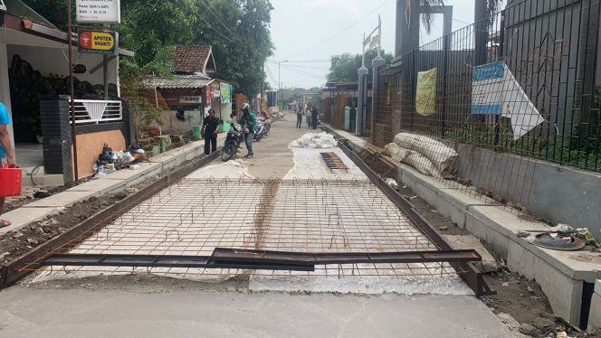 
Pemkab Sidoarjo Segera Mulai Proyek Perbaikan Jalan di Beberapa Lokasi