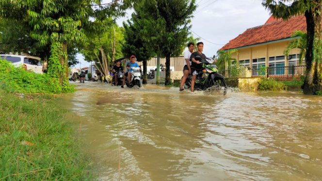 
Hujan Deras, Sejumlah Wilayah di Pamekasan Banjir