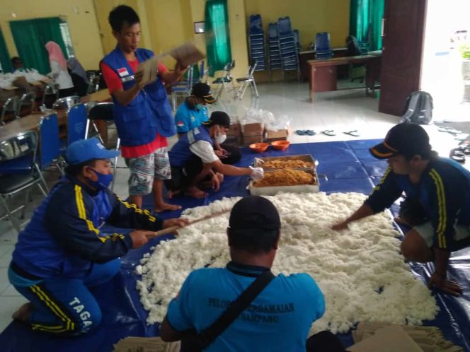 
Pembagian Nasi Tidak Merata, Masyarkat Berharap Pemkab Melihat Kondisi Warganya yang Terdampak Banjir