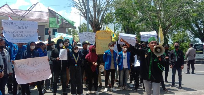 
Demo STKIP, PMII-HMI Minta Dosen Yang Dikreditkan Ormek Dipecat
