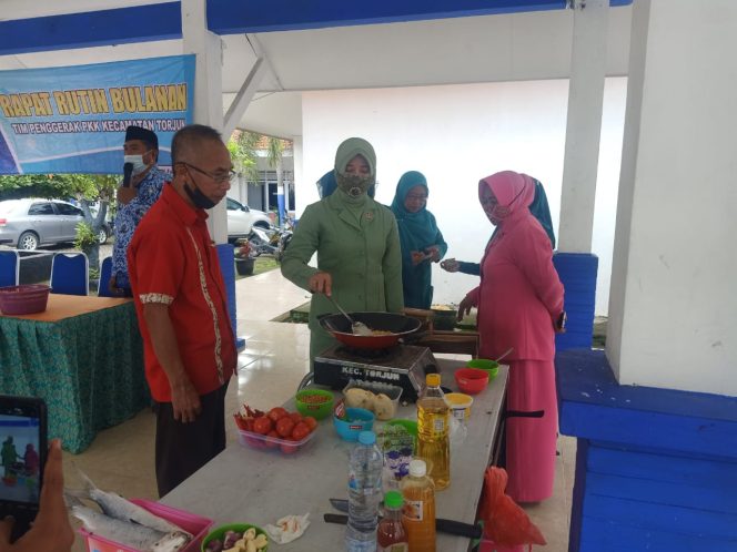 
Kerjasama Dengan Konsultan G Produktion, Kecamatan Torjun Beri Pelatihan Aneka Olahan Berbahan Bandeng