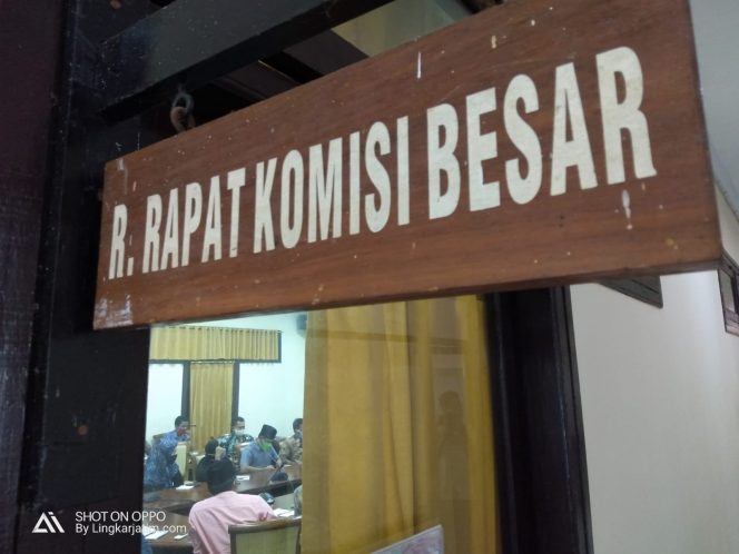 
Kocok Ulang Kursi Anggota DPRD Sampang Molor